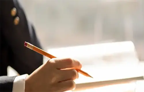 볼펜을들고있는 손